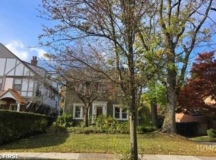 425 Rivard Blvd, Grosse Pointe, MI 48230