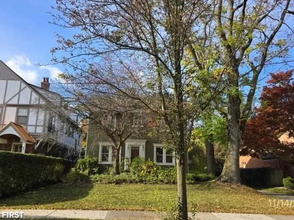 425 Rivard Blvd, Grosse Pointe, MI 48230