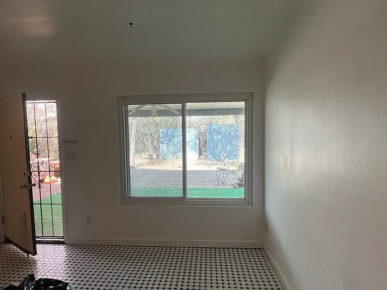 1316 W Mountain View Rd — Photo 24