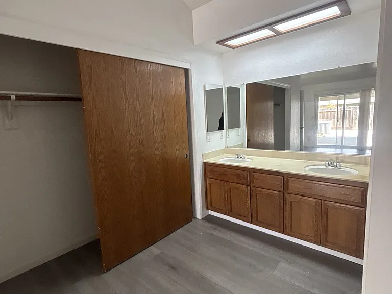 5208 Maximillian Dr — Photo 13