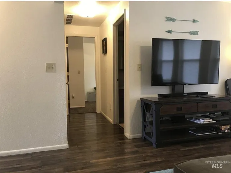 2233 S Euclid Ave — Photo 16