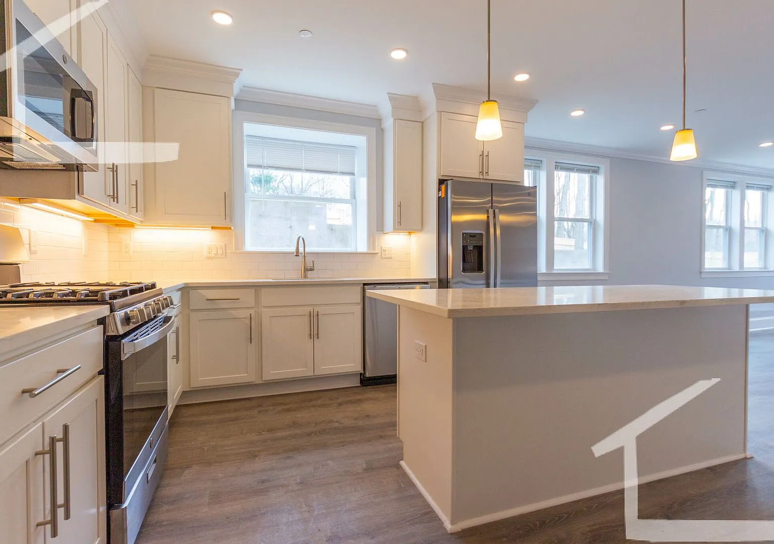 No Brokers Fee, New Construction in Brighton. Central AC, High-End Finishes, Free Laundry, Parkin... — Photo 1