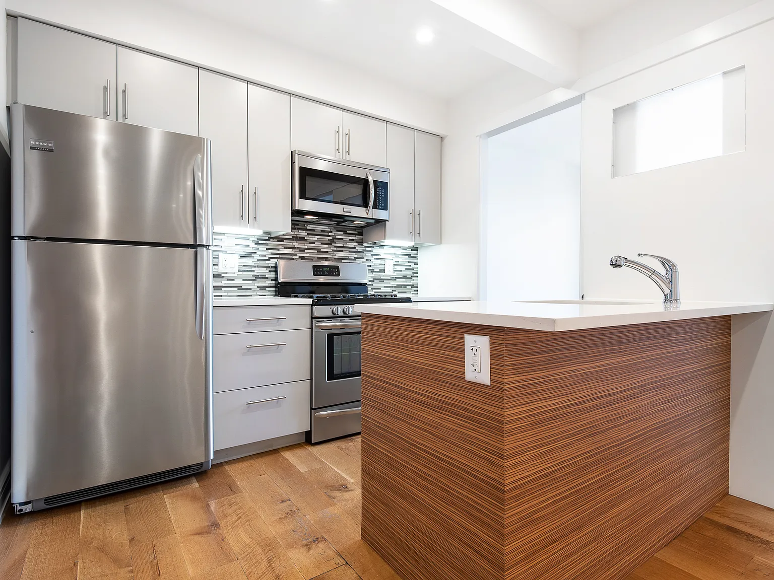 79 Kingsland Avenue — Photo 2