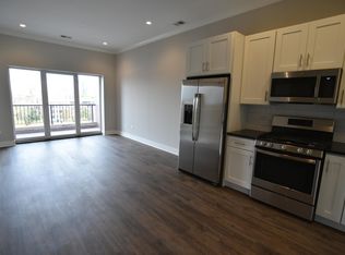 927 West Irving, Chicago, IL 60613