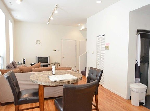 3rd image of 1777 N Clybourn Ave