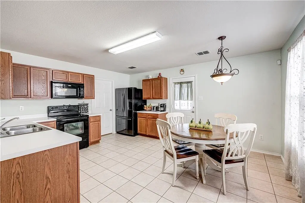 3 bed, 1507 sqft, $2,150 — Photo 2