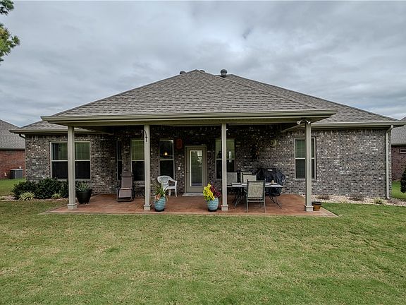 4th image of 18 Villas Way
