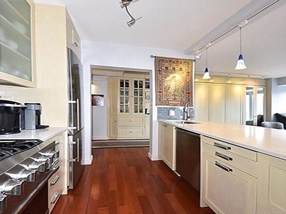 3rd image of 150 W 56th St APT 4410