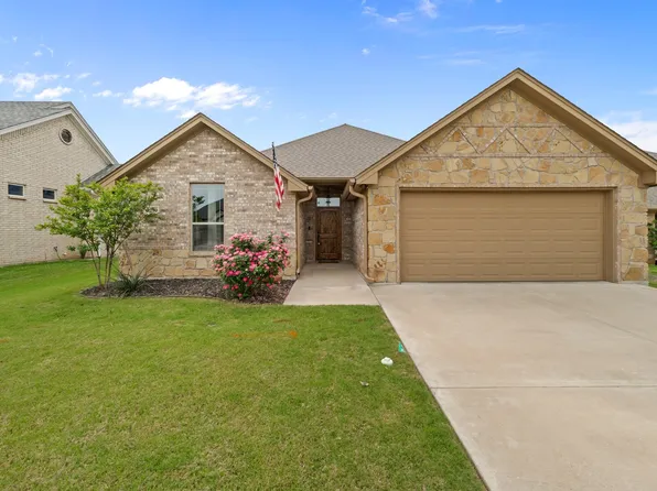 3210 White Horse Dr, Granbury, TX 76049