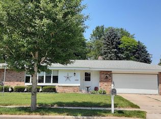 1622 Walters Dr, Grafton, WI 53024