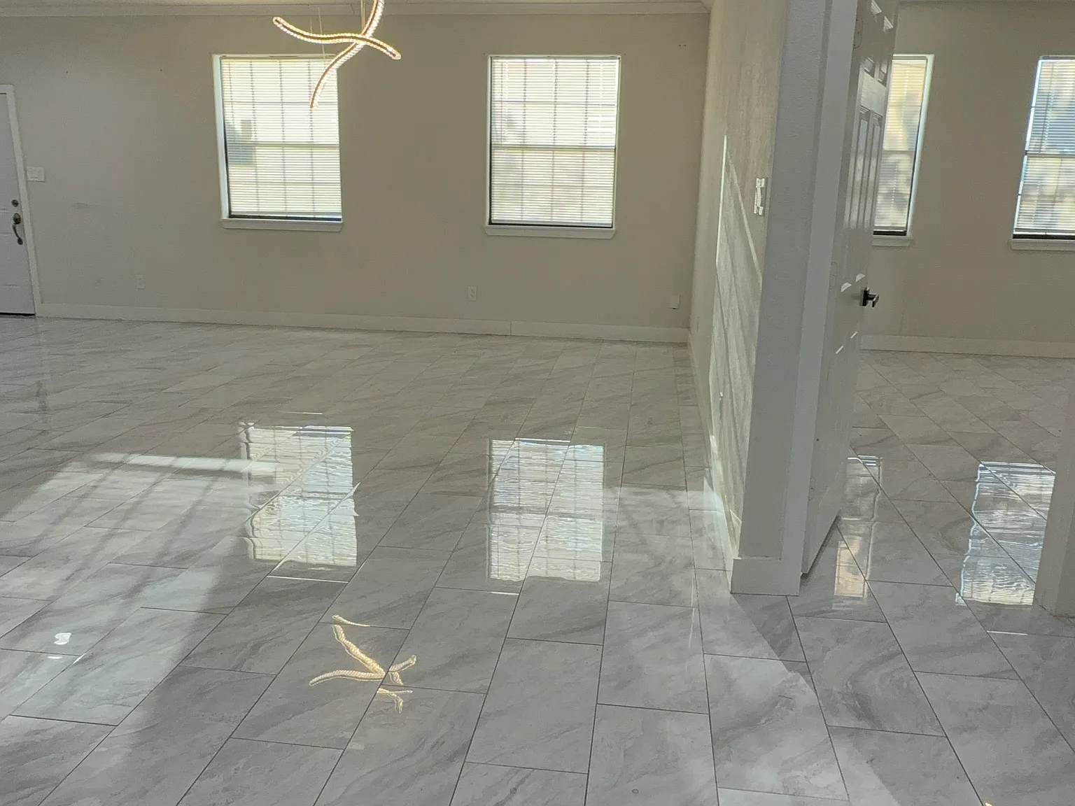 3 bed, 2522 sqft, $2,000 — Photo 3