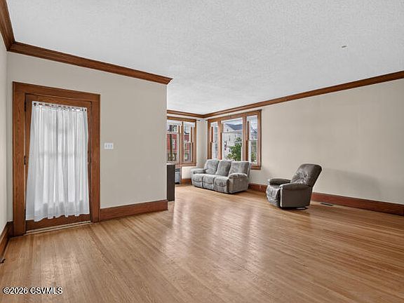 2nd image of 365 East St