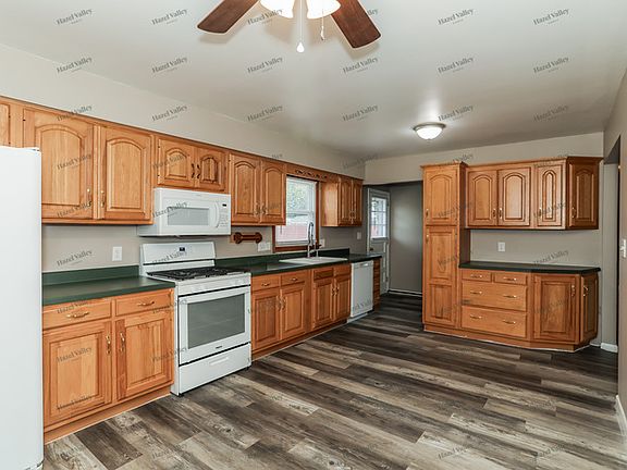 5th image of 414 W Aberdeen Dr