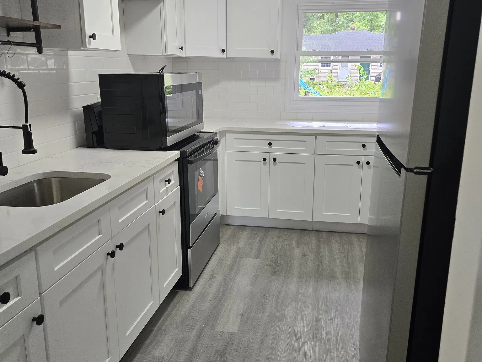 2 bed, 1000 sqft, $2,300 — Photo 1