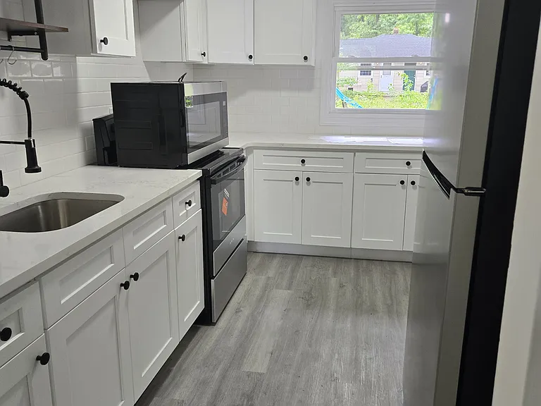 115 Maple Dr — Photo 1