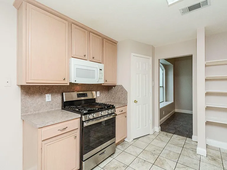 19715 Lindenfield Ct — Photo 10
