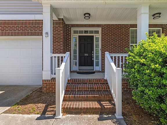 3rd image of 104 Leafy Holly Dr
