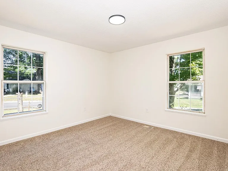 830 Oxford Ln — Photo 22