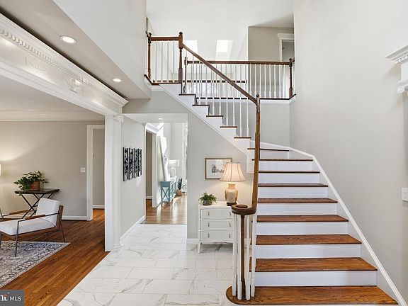 4th image of 2007 Spring Branch Dr