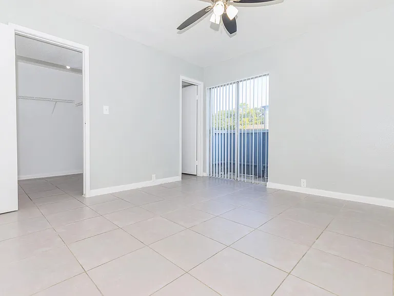 Colonial Woods Apts — Photo 23