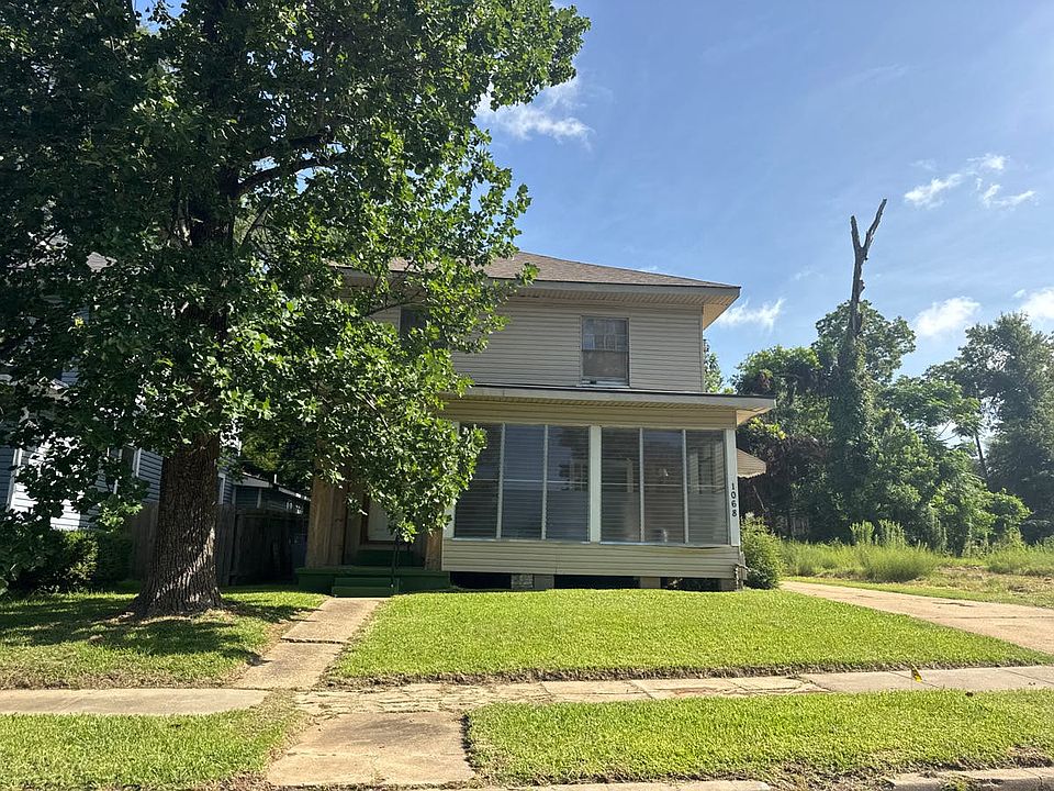 1st image of 1068 College St