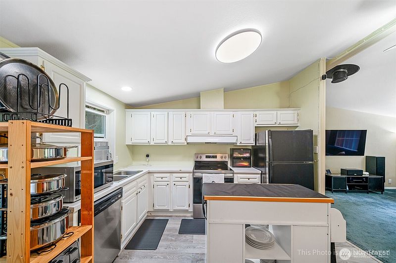 5th image of 730 SE Totten Shores Drive