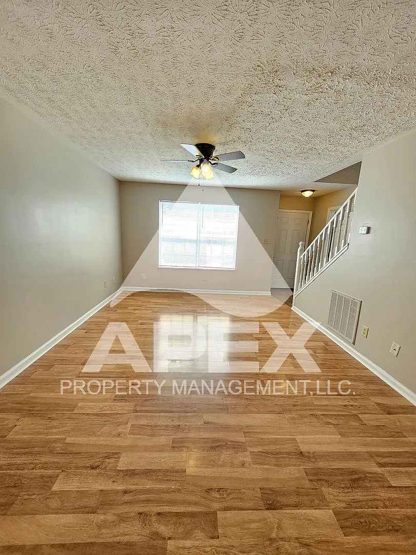 Beautiful 3 Bd 1.5 Ba Townhouse in WEST Knoxville! — Photo 4