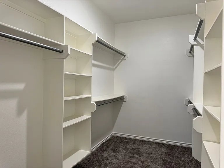 3704-3784 Cottage Park Cir — Photo 30