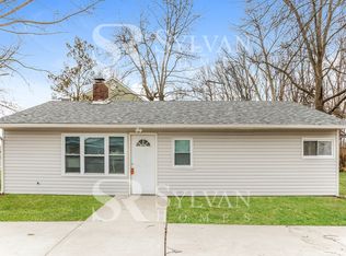 105 Border Rock Rd, Levittown, PA 19057