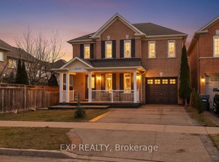 2210 Fairmount Dr, Oakville, ON L6M 5J5