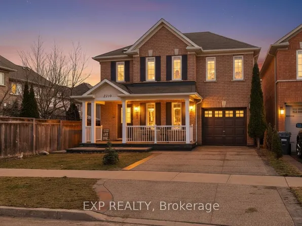 2210 Fairmount Dr, Oakville, ON L6M 5J5