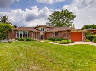 8125 Portsmouth Dr, Darien, IL