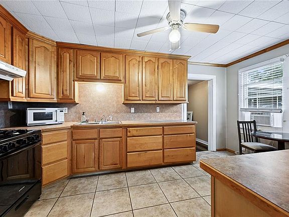 5th image of 580 Pine St