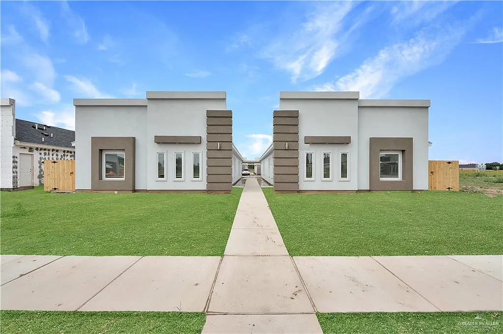 3 bed, 2.0 bath, 907 sqft, $1,200 — Photo 1