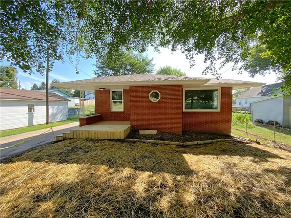 509 S 2nd St, Knoxville, IA 50138