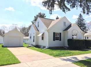 326 11th St, Baraboo, WI 53913