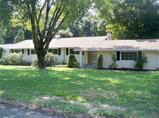 11 Lovig Ln, Hamden, CT 06518