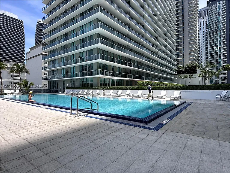 1111 SW 1st Ave #1525 — Photo 37