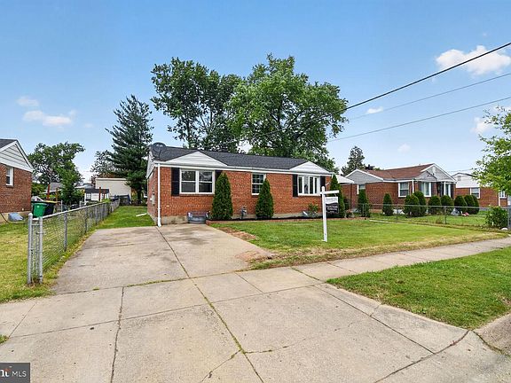 2nd image of 2416 Griffen St
