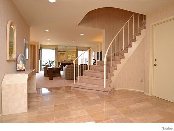 5th image of 30965 Timberbrook Ln #1
