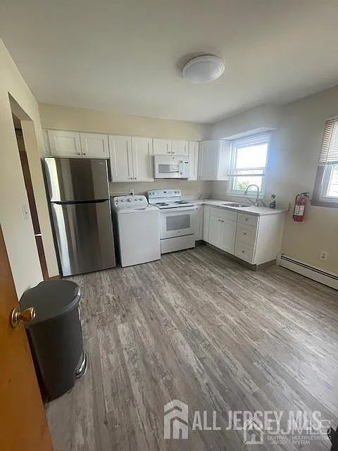 2 bed, 1.0 bath, $2,200 — Photo 4