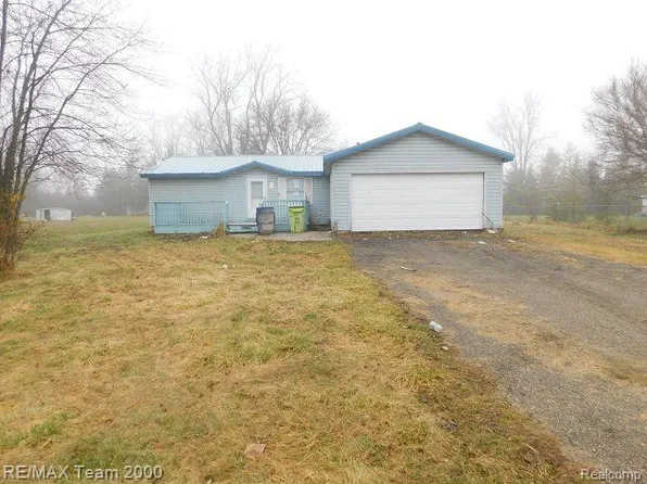 24946 Peters Rd, Flat Rock, MI 48134