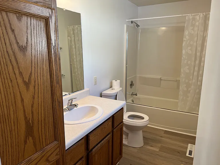 2411 Lynn St — Photo 6