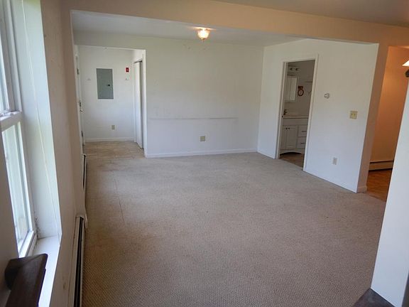 Entery and Livingroom