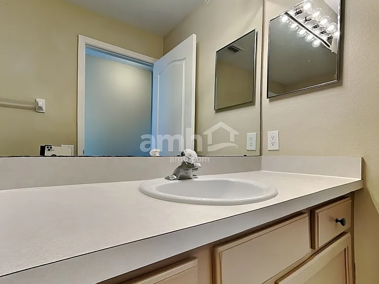 12517 Midpointe Dr — Photo 17
