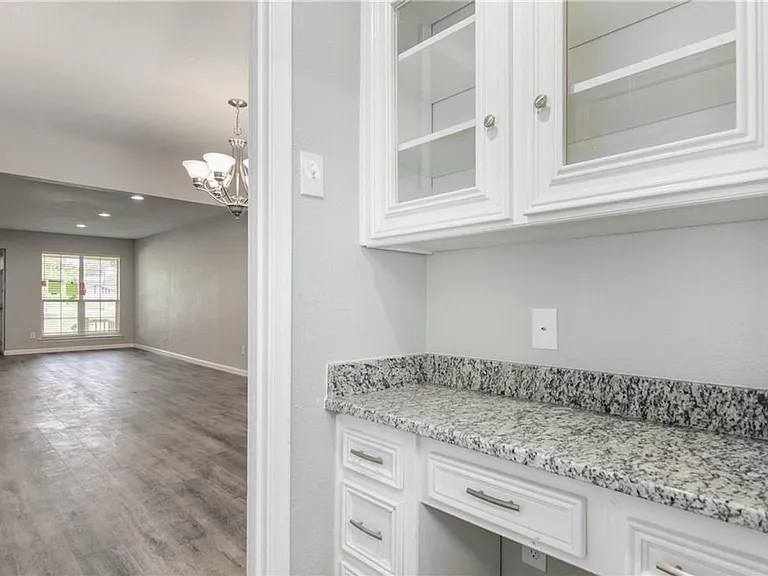 2808 Golfing Green Dr — Photo 8