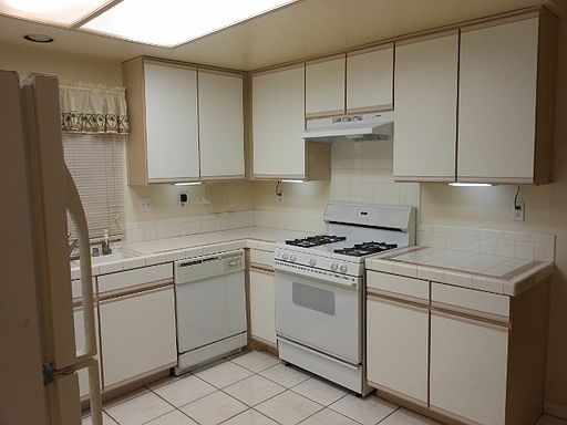 3rd image of 21041 Gault St Unit A