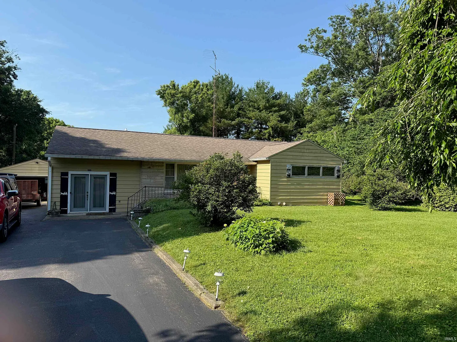614 E Audubon Dr photo 1