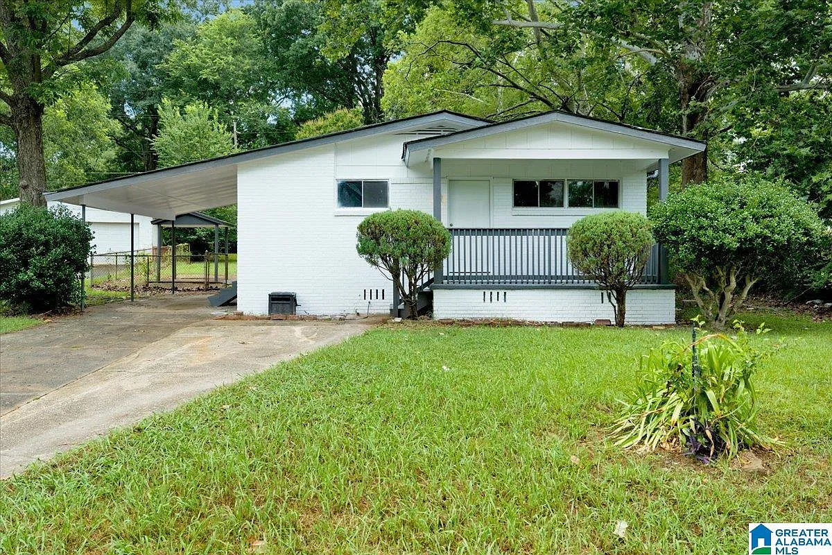 3 bed, 2.0 bath, 1130 sqft, $1,300 — Photo 1