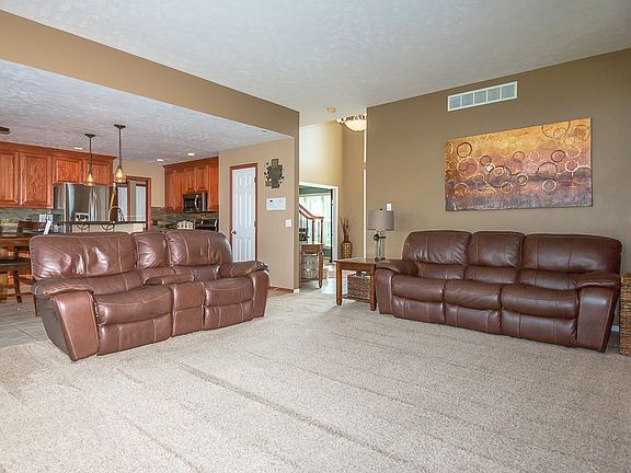 5th image of 6108 N 165th St
